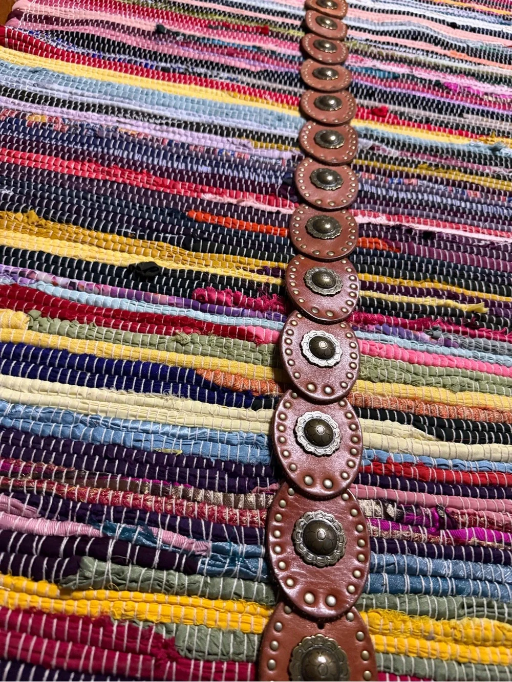 90’s VINTAGE Fossil genuine leather studded concho belt - Picture 6 of 6